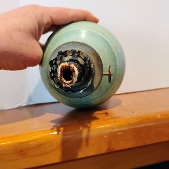 Vintage Seafoam Green Ceramic Studio Pottery Oil Lamp With Ornate Brass Coronet - Picture 6 of 9